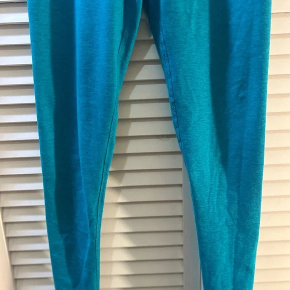 Beyond Yoga Teal Leggings - Picture 5 of 10